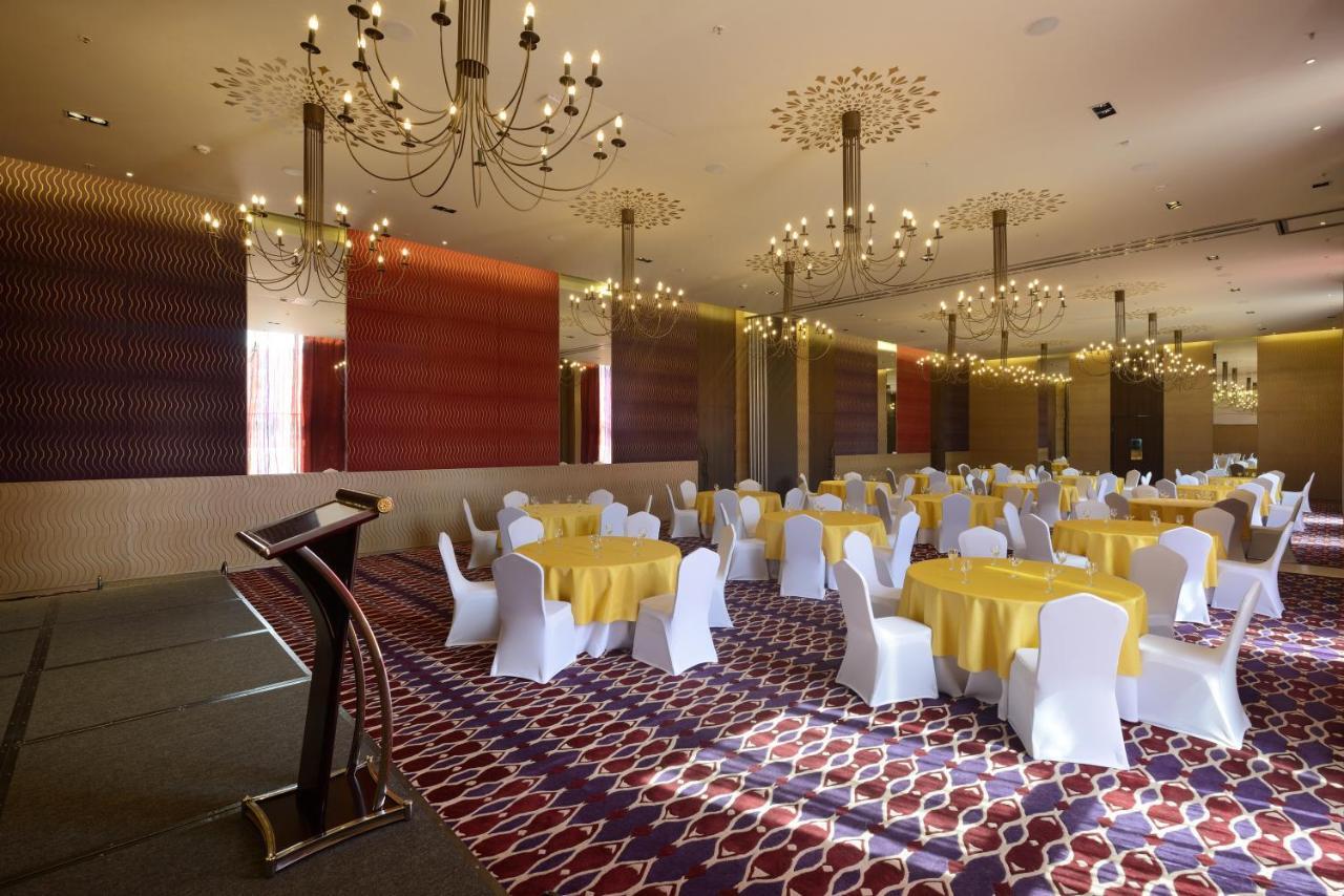 Marasa Sarovar Premiere Тирупати Екстериор снимка The ballroom