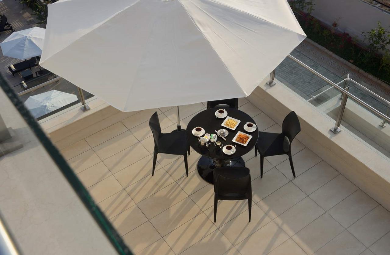 Marasa Sarovar Premiere Тирупати Екстериор снимка A patio umbrella