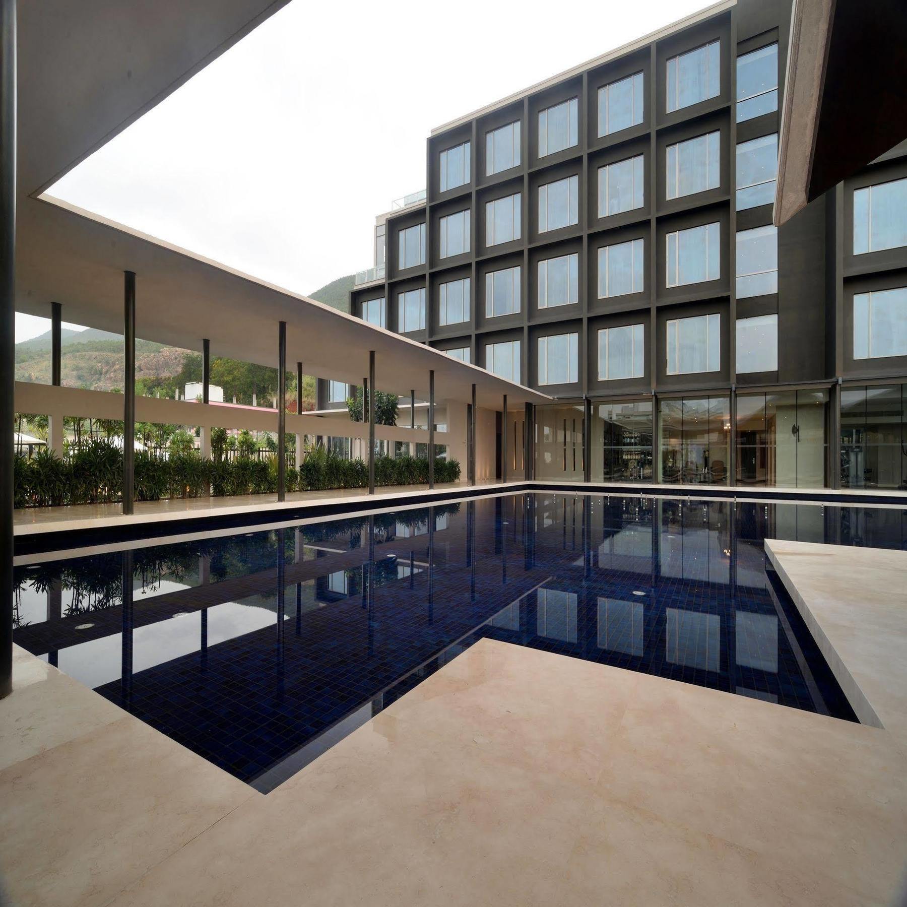 Marasa Sarovar Premiere Тирупати Екстериор снимка The courtyard of the hotel